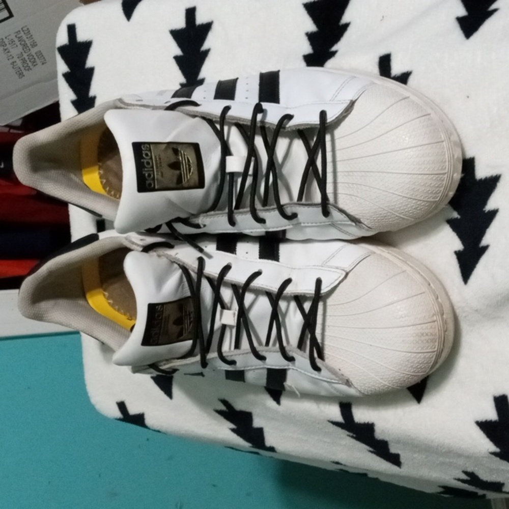 Men's Adidas superstar good used condition little  dirty no box price to sale
